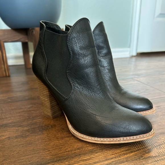 Chinese Laundry | Zealous Bootie - Picture 3 of 6